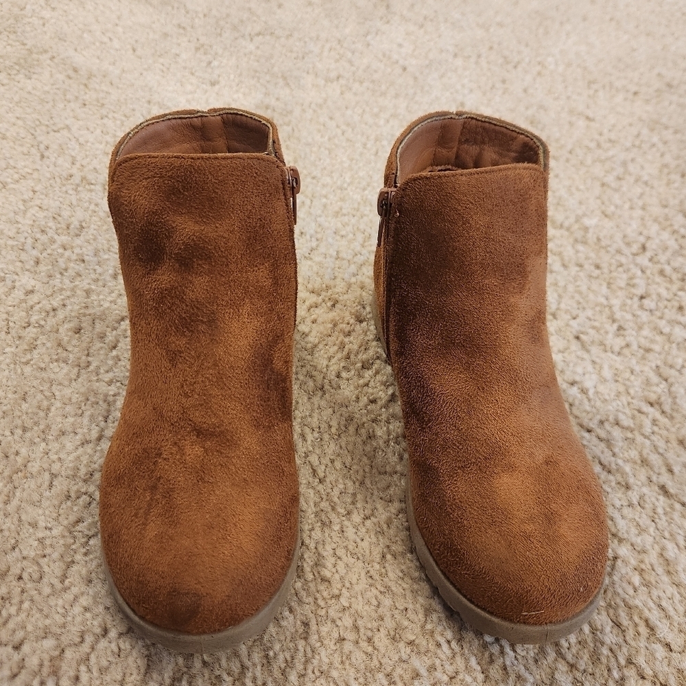 Just Fab Youth Big Kid Size 2 Brown Suede Short Boots Bootie